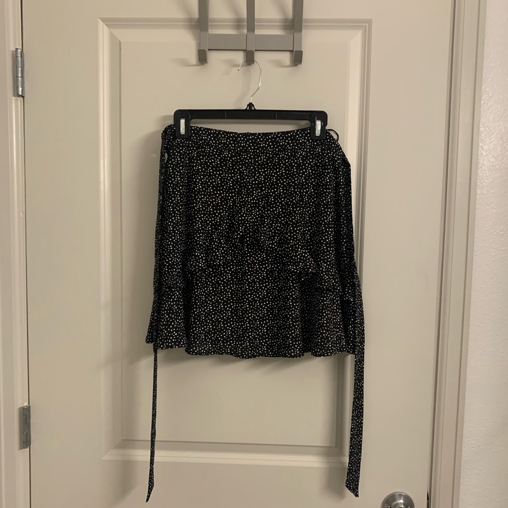 White and black dotted mini skirt